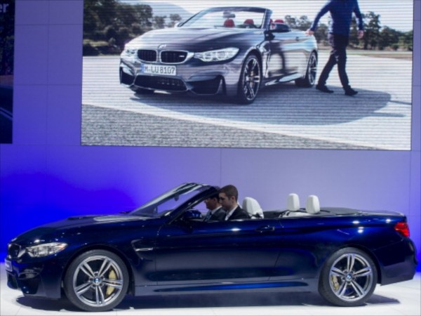 خودروی BMW M4 مدل ۲۰۱۵ در نمایشگاه خودروی لایپزیک آلمان- ۳۰ مِی ۲۰۱۴ (Jens Schlueter/Getty Images)