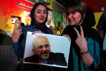 شادی مردم در خیابانهای تهران پس از توافق تاریخی هستهای ایران با قدرتهای جهان در وین