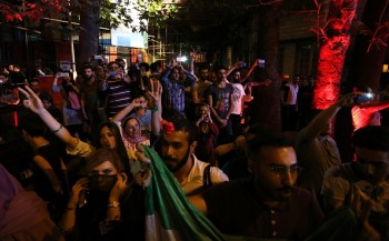 شادی مردم در خیابان‌‏های تهران پس از توافق تاریخی هسته‌‏ای ایران با قدرت‌‏های جهان در وین