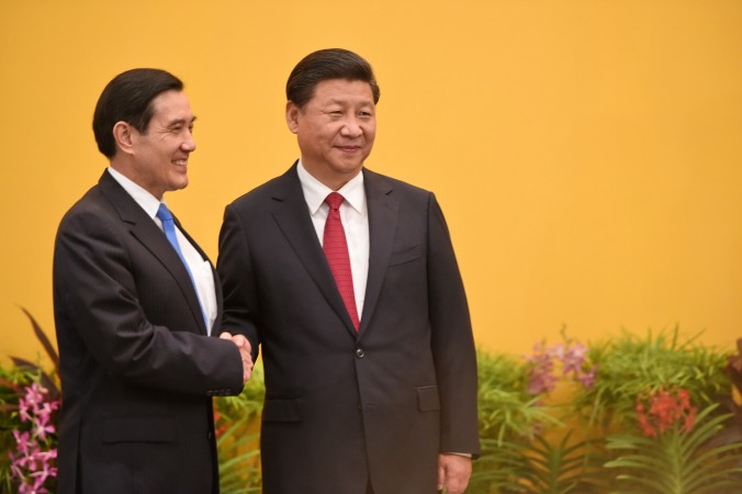 «شی جین پینگ»، رهبر چین و «ما یینگ جو»، رئیس جمهور تایوان پیش‌‏از نشست این دو کشور در سنگاپور
