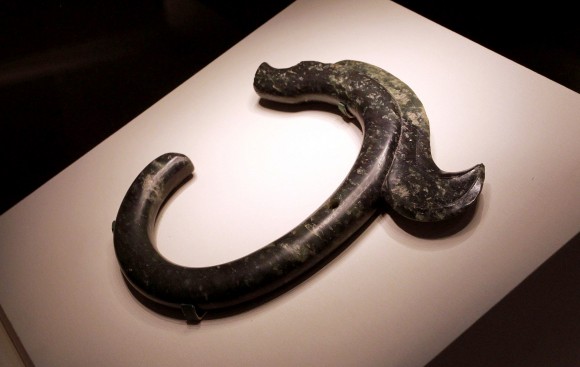 اژدهای C شکل از فرهنگ هونگشن در موزه ملی پکن. (STR/AFP/Getty Images)