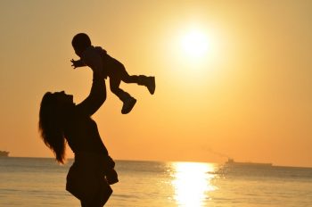 بچهها چگونه درست و غلط را یاد میگیرند