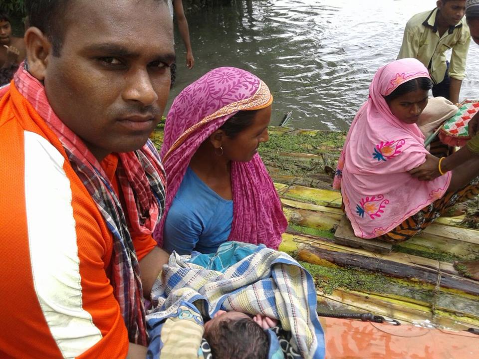 نجات ۱۰۲ زن باردار از سیل‌های ویرانگر در هند