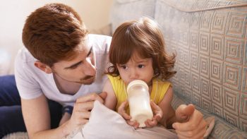 چگونه کودکتان را از شیر بگیرید؟