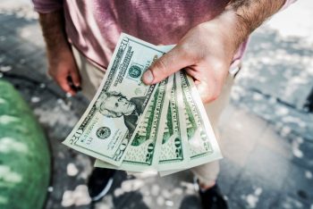 پنج نکته که هنگام قرض دادن پول به اعضای خانواده باید بدانید