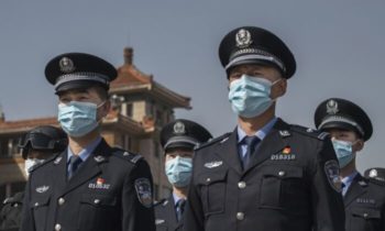 ویروس کرونا در اواخر سال ۲۰۱۹ در شهر ووهانِ چین شیوع یافت. طی چند ماه، این اپیدمیِ منطقه‌ای به یک پاندمی جهانی تبدیل شد. جلوگیری از وقوع پاندمی ویروس کرونا