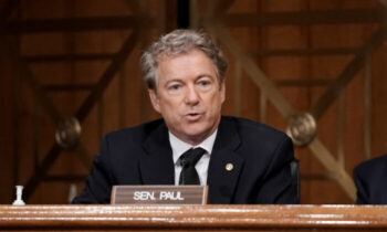 پال با دریافت بسته‌ای مشکوک حاوی پودری سفید تهدید به مرگ شد توییتر اجازه می‌دهد سلبریتی‌های رده پایین، مردم را علیه من به پرخاشگری دعوت کنن