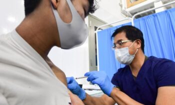 واکسن‌های محققان بیشتری ارتباط بین واکسن‌های کووید۱۹ mRNA و موارد نادر التهاب قلب را تأیید می‌کنند علائم قلبی‌شان طی پنج روز پس از ترزیق وا
