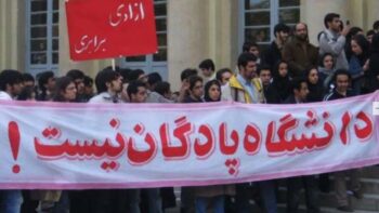 کانون نویسندگان ایران و شورای صنفی دانشجویان کشور، اقدام جمهوری اسلامی در اخراج و تعلیق اساتید دانشگاه را محکوم کردند.