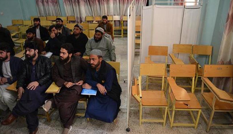 حضور نداشتن دختران در کنکور دانشگاه در افغانستان