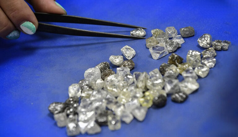 اتحادیه اروپا صنعت الماس روسیه را تحریم کرد