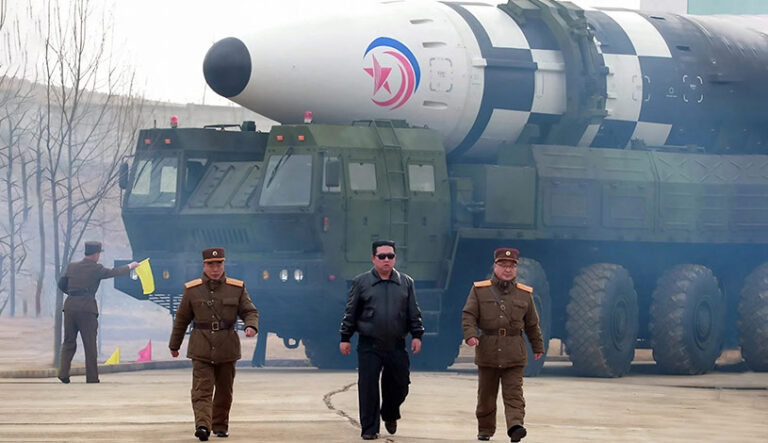 کیم جونگ اون، رهبر کره شمالی به ارتش دستور داد تا برای جنگ آماده باشد