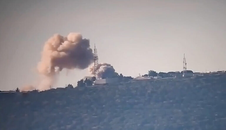ساعاتی پس از حمله روز پنج شنبه هواپیمای بدون سرنشین اسرائیل به فرماندهان حزب‌الله، رگباری متشکل از ۳۰ موشک از لبنان به سمت شمال اسرائیل شلیک شد.