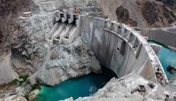 خبر از سرگیری پروژه ساخت سد بختیاری به عنوان بلندترین سد بتنی ایران با همکاری شرکت‌های چینی نگرانی‌های فعالان محیط زیست را برانگیخته است