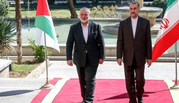 اسماعیل هنیه، رئیس دفتر سیاسی حماس، امروز سهشنبه هفتم فروردین ماه در راس یک هیات برای دیدار و رایزنی با مقامات جمهوری اسلامی وارد تهران شد.
