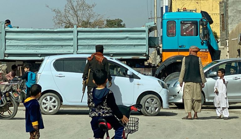 حمله انتحاری در مقابل کابل‌بانک در قندهار