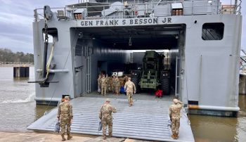 پنتاگون اعلام کرد که نیروهای آمریکایی عملیات ساخت یک اسکله دریایی را در سواحل غزه آغاز کرده‌اند که هدف آن سرعت بخشیدن به روند ارسال کمک‌های بشردوستانه است.