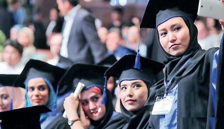 به گفته معاون کنسولی امور مجلس و ایرانیان وزارت امور خارجه، صدهزار دانشجوی خارجی در ایران مشغول تحصیل هستند که عمدتا از کشورهای افغانستان و عراق هستند.