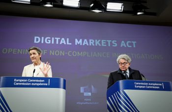 کمیسیون اروپا تحقیقاتی را در رابطه با شرکت‌های آلفابت، اپل و متا آغاز کرده است. این تحقیقات به نقض بالقوه قانون جدید بازارهای دیجیتال مربوط می‌شود.