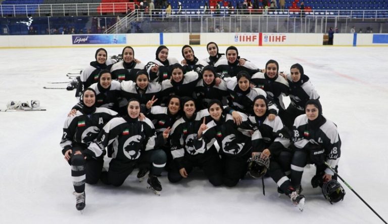 بانوان تیم هاکی روی یخ ایران امروز در دیدار فینال رقابتهای قهرمانی آسیا و اقیانوسیه در مقابل تیم فیلیپین با نتیجه چهار بر صفر به پیروزی رسیدند و قهرمان این مسابقات شدند.