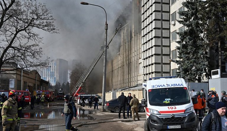 شهردار خارکیف با اعلام اینکه صدای حدود ۱۵ انفجار صبح روز جمعه در خارکیف اوکراین شنیده شد، گفت که به نظر می‌رسد حملات موشکی روسیه منبع برق شهر را هدف قرار داده