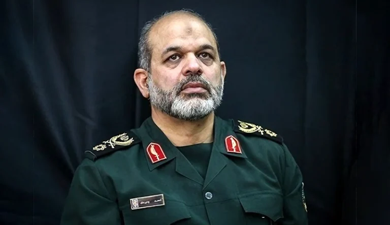 در پی کشتهشدن محمد پاکپور در حملات مشترک اسرائیل و آمریکا، برخی رسانههای جمهوری اسلامی از جمله خبرآنلاین از انتصاب احمد وحیدی بهعنوان فرمانده جدید سپاه خبر دادند.