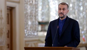 امیر عبداللهیان: قبل از حمله، به کاخ سفید اعلام کردیم عملیات ما محدود است وزیر خارجه جمهوری اسلامی عنوان کرد که تهران پیش از حمله پهپادی و موشکی علیه اسرائیل آمریکا و کشورهای منطقه را در جریان این حمله قرار داده است.