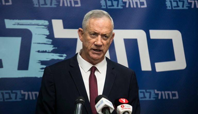 بنی گانتز، وزیر کابینه جنگ اسرائیل، روز یکشنبه گفت که اسرائیل در زمان مناسب، ایران را مجبور خواهد کرد تا بهای حمله موشکی و پهپادی به اسرائیل را بپردازد.
