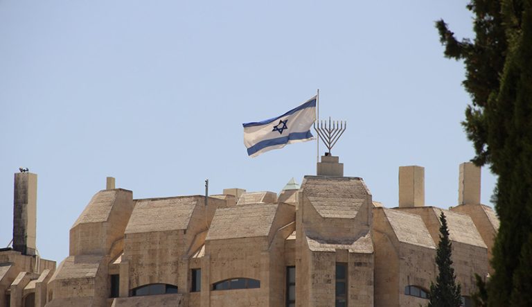 برخی از سفارت‌های اسرائیل در سراسر جهان در بحبوحه نگرانی‌ها از حملات تلافی‌جویانه جمهوری اسلامی، امروز مصادف با آخرین جمعه ماه رمضان و «روز قدس»، به صورت موقت تعطیل شده‌اند.