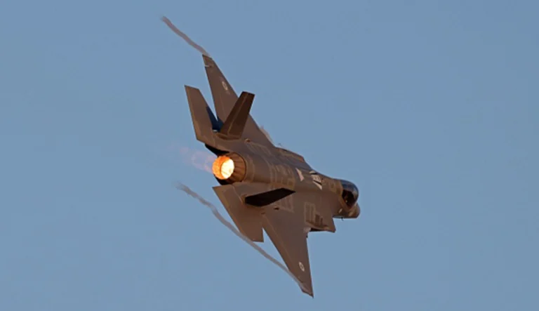 اسرائیل به ۹ هدف در یک پایگاه هوایی متعلق به سپاه پاسداران
