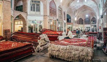 نایب رئیس اتحادیه فرش دستباف ضمن انتقاد از سیاستگذاریهای مسئولان اشاره کرد وضعیت فروش فرش دستباف بهعلت تحریمهای داخلی و خارجی با افت شدید مواجه شده است.
