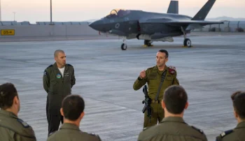 رهبران اسرائیل درباره نحوه پاسخ نظامی به حمله هوایی بی‌سابقه حکومت ایران به خاک اسرائیل گفتگو کرده و مجموعه‌ای از گزینه‌ها را ارزیابی کرده‌اند.
