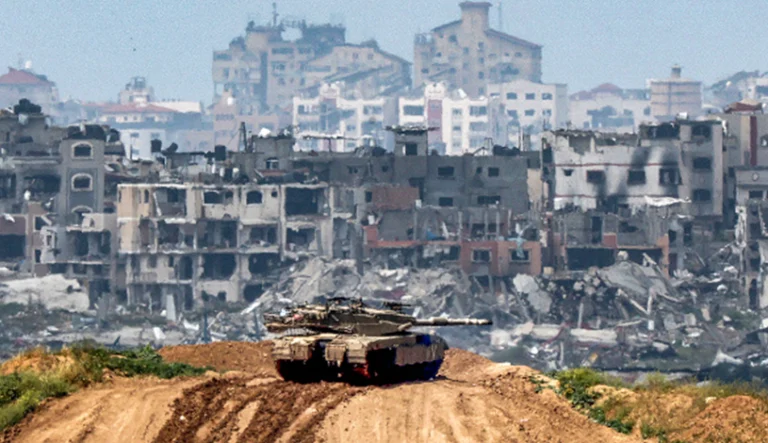 با وجود مخالفت‌های آمریکا، ارتش اسرائیل در تدارک رفتن به سوی رفح است تا آخرین سنگرهای حماس را در این منطقه منهدم کند.