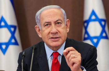 در حالی که نتانیاهو در سخنانی تاکید کرده است که «یا ما می‌مانیم یا هیولاهای حماس»، نیروهای اسرائیلی به اعماق نوار غزه در شمال و جنوب این باریکه حمله کردند.