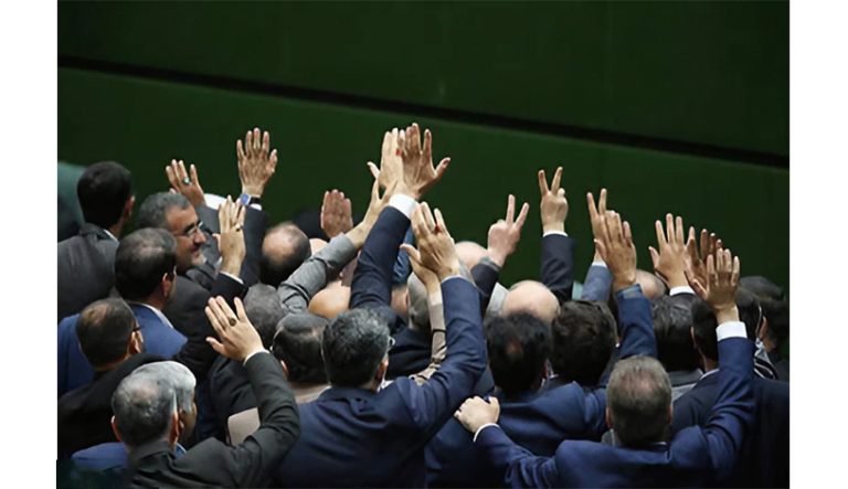 نمایندگان مجلس در جلسه علنی امروز چهارشنبه ۲۶ اردیبهشت ماه تصویب کردند که روزهای جمعه و شنبه در ایران به عنوان تعطیلات پایان هفته اعلام شود.