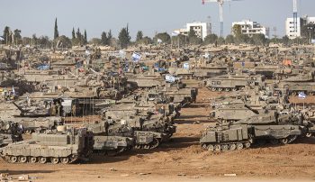 تانک‌های اسرائیلی روز جمعه کنترل جاده اصلی در حد فاصل نیمه شرقی و نیمه غربی رفح را به دست گرفته و ضلع شرقی شهر در جنوب نوار غزه را تحت محاصره خود درآوردند.