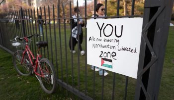 دانشگاه خصوصی و معتبر نورث‌وسترن آمریکایی با معترضان طرفدار فلسطین به توافق رسیده یا بهتر است بگوییم در برابر آن‌ها زانو زده است.
