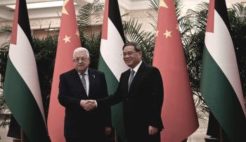 گروه‌های فلسطینی حماس و فتح، که رقیب یکدیگر محسوب می‌شوند، چندی پیش در پکن پای میز مذاکره نشستند و درباره دستیابی به سازش از طریق گفت‌وگو صحبت کردند.