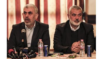 گروه تروریستی حماس روز دوشنبه تصمیم دادستان ارشد دیوان کیفری بین‌المللی برای دستگیری رهبران این گروه را محکوم کرد.