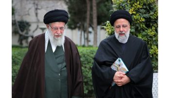 رهبر جمهوری اسلامی در پی درگذشت ابراهیم رئیسی پنج روز را عزای عمومی اعلام و عنوان کرد که معاون اول ابراهیم رئیسی وظایف رئیسجمهوری را انجام خواهد داد.