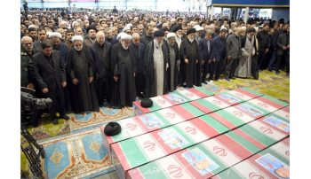 مراسم تشییع رئیسی و هیئت همراهش در دانشگاه تهران آغاز شد. در این مراسم رهبر حماس، معاون دبیرکل حزب‌الله، و برخی از نمایندگان گروه‌های نیابتی حضور دارند.