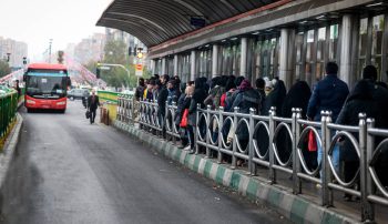 شهرداری تهران با نصب بیلبورد‌هایی در خطوط مترو پایتخت به منتقدان قرارداد واردات اتوبوس چینی واکنش نشان داده است.