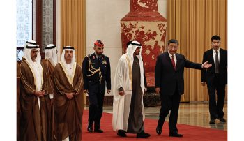 یک نماینده ادوار مجلس گفته است که این اشتباه ایران بود که از اصل سیاست خارجی مصرح در قانون اساسی خود عدول کرده و رابطه‌ای یک‌سویه با چین و روسیه شکل داده است.