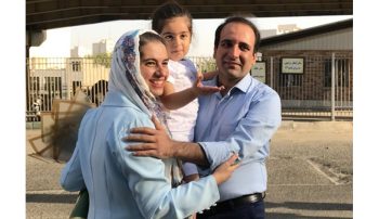 مجید توکلی، فعال سابق دانشجویی که اواسط مهر سال گذشته برای گذراندن دوران محکومیت شش سال حبس راهی زندان اوین شد، با توقف اجرای حکم آزاد شد.