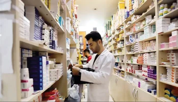 بازار داروهای اعصاب و روان و رشد اختلالات روانشناختی در ایران دچار بی ثباتی شده است. خودکشی به عنوان یکی از پیامدهای اساسی این اختلالات روانشناختی، در سال‌های اخیر افزایش یافته است.