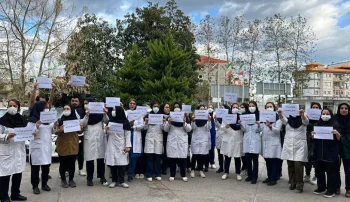 شاهزاده رضا پهلوی با انتشار پیامی از اعتراضات پرستاران در شهرهای مختلف ایران حمایت کرد و خطاب به اقشار مختلف مردم گفت؛ «برای گرفتن حقوق خود به میدان بیایید.»