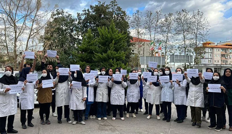 شاهزاده رضا پهلوی با انتشار پیامی از اعتراضات پرستاران در شهرهای مختلف ایران حمایت کرد و خطاب به اقشار مختلف مردم گفت؛ «برای گرفتن حقوق خود به میدان بیایید.»