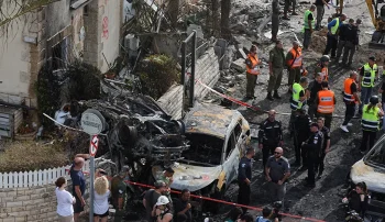 جنگنده‌های اسرائیلی سنگین‌ترین بمباران ممکن در یک سال اخیر را در جنوب لبنان انجام دادند. حزب‌الله نیز مسئولیت حملات موشکی به اهداف نظامی در شمال اسرائیل را برعهده گرفت.