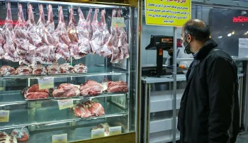 احمد شاد، دبیر انجمن واردکنندگان فرآورده‌های خام دامی، در گفتگو با خبرگزاری ایلنا از کاهش‌ سرانه مصرف گوشت در ایران از سال ۱۴۰۰ تاکنون خبر داده است.
