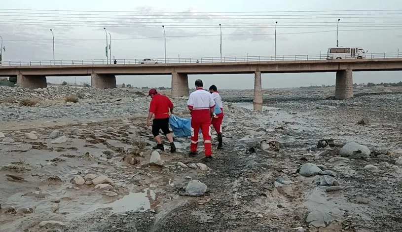 رضا فلاح، مدیرعامل هلال احمر کرمان درباره آخرین وضعیت تلفات طغیان رودخانه هلیلرود در جیرفت از پیدا کردن پیکر ۱۵ شهروند مفقود شده و پایان عملیات جستجو خبر داد.